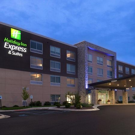 Holiday Inn Express & Suites - Brighton By Ihg Bagian luar foto