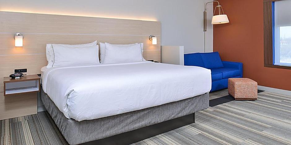 Holiday Inn Express & Suites - Brighton By Ihg Bagian luar foto