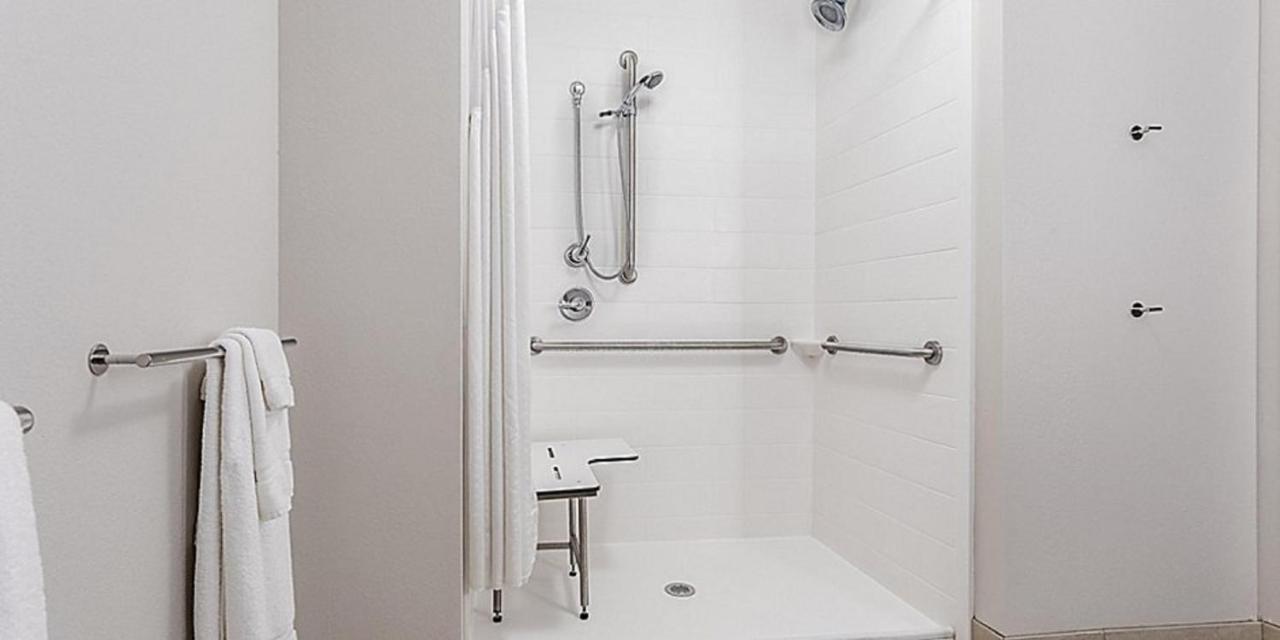 Holiday Inn Express & Suites - Brighton By Ihg Bagian luar foto