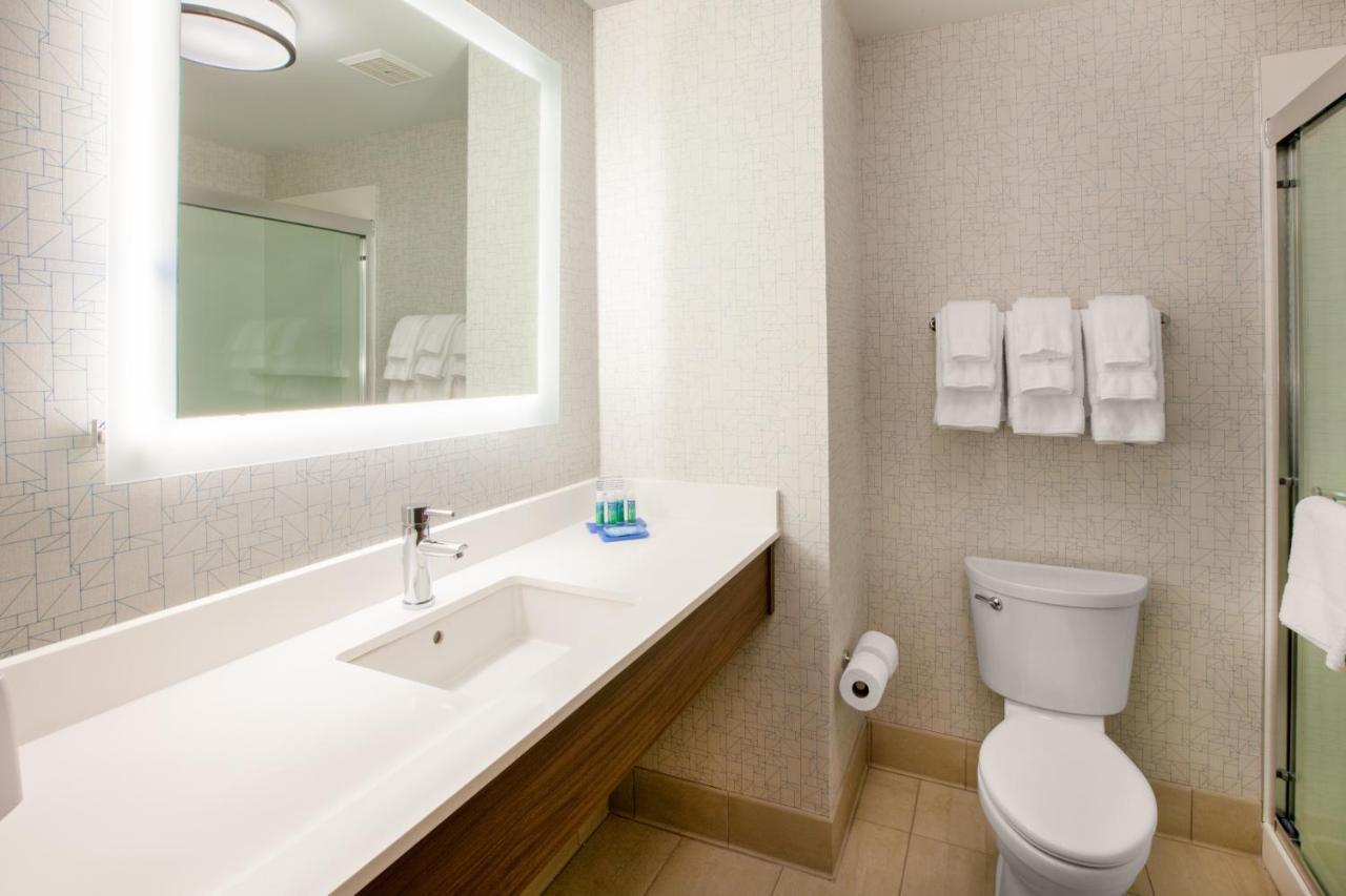 Holiday Inn Express & Suites - Brighton By Ihg Bagian luar foto