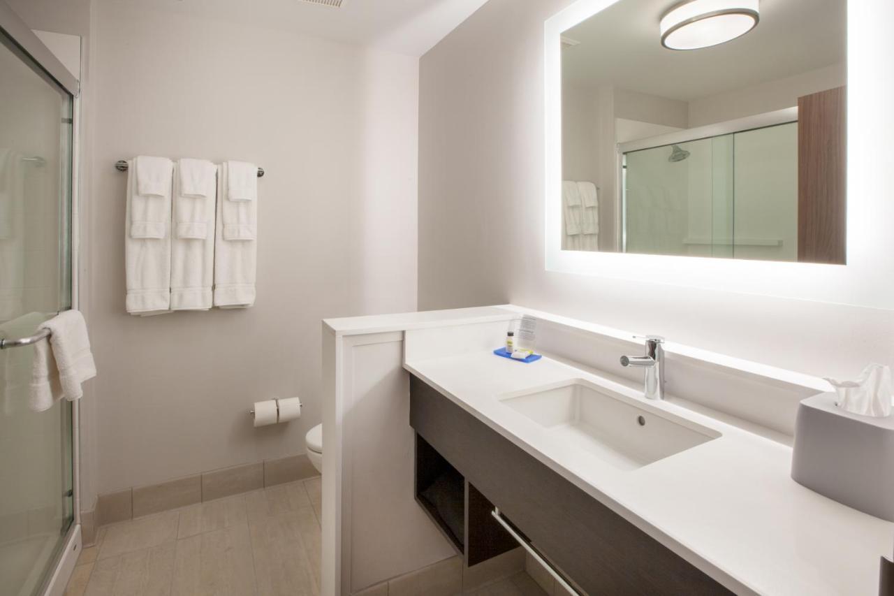 Holiday Inn Express & Suites - Brighton By Ihg Bagian luar foto