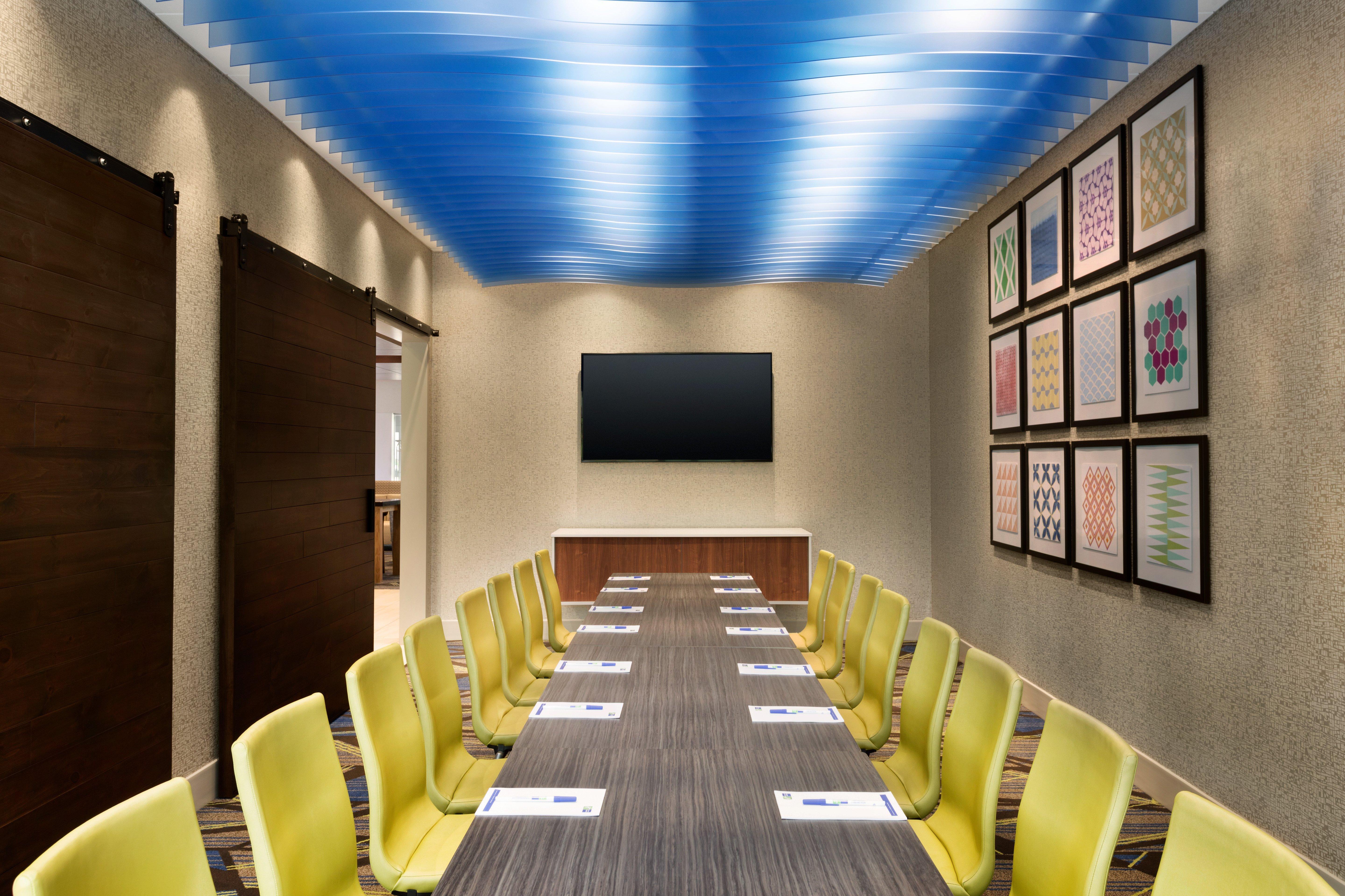 Holiday Inn Express & Suites - Brighton By Ihg Bagian luar foto