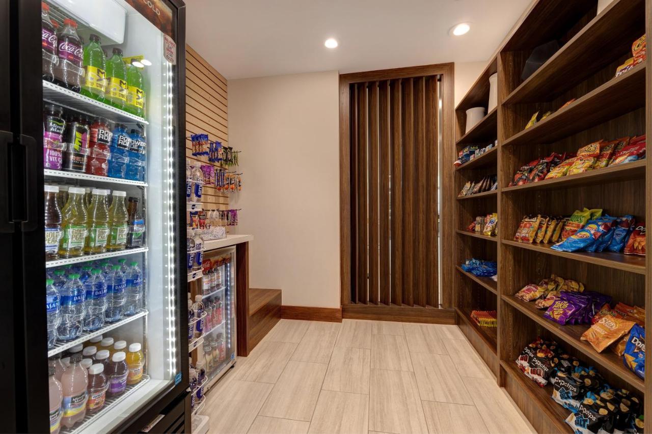 Holiday Inn Express & Suites - Brighton By Ihg Bagian luar foto