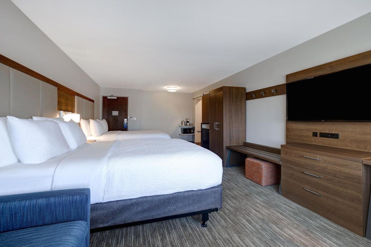 Holiday Inn Express & Suites - Brighton By Ihg Bagian luar foto
