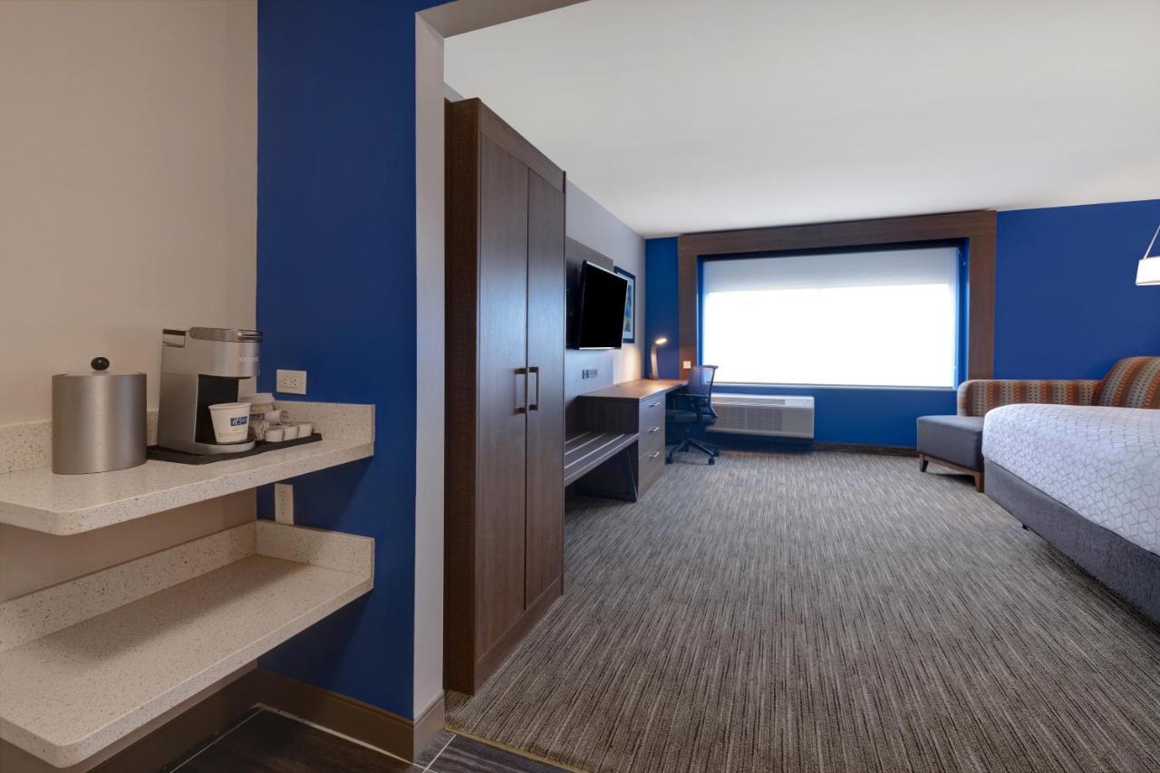 Holiday Inn Express & Suites - Brighton By Ihg Bagian luar foto