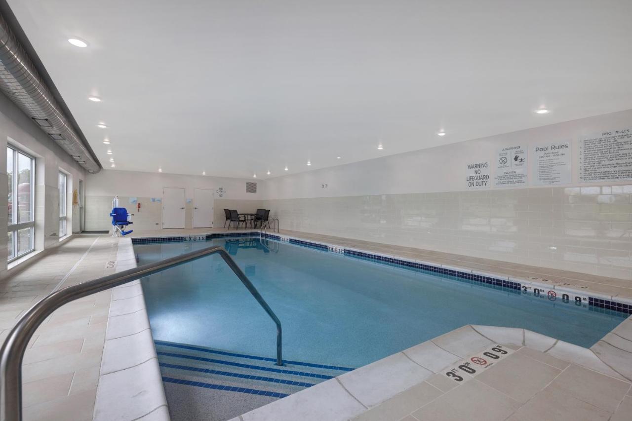 Holiday Inn Express & Suites - Brighton By Ihg Bagian luar foto