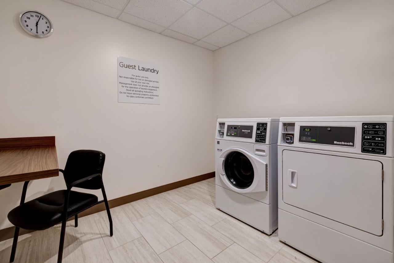 Holiday Inn Express & Suites - Brighton By Ihg Bagian luar foto