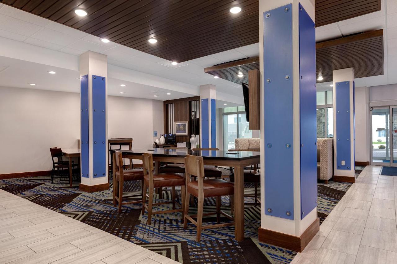 Holiday Inn Express & Suites - Brighton By Ihg Bagian luar foto