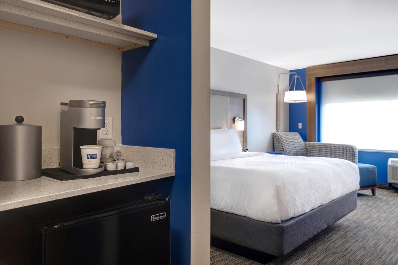 Holiday Inn Express & Suites - Brighton By Ihg Bagian luar foto