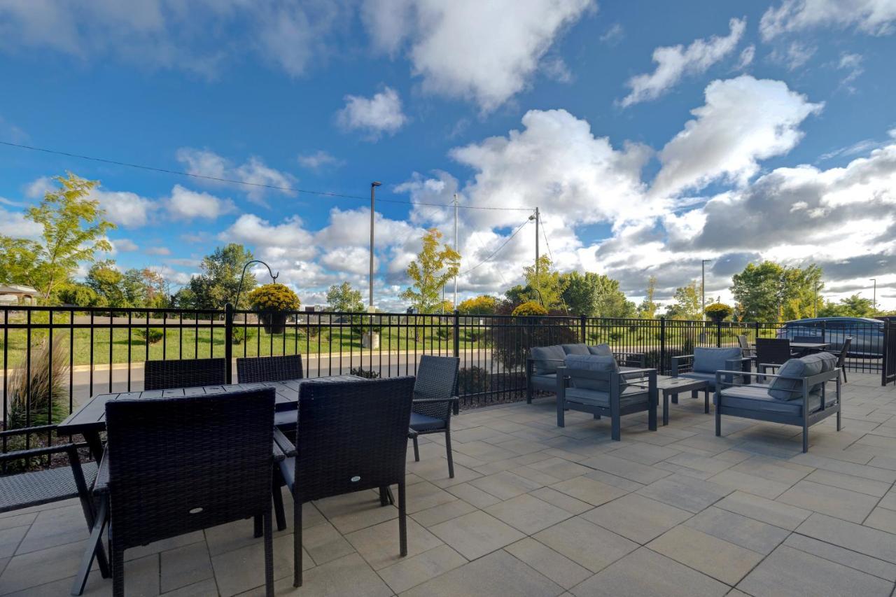 Holiday Inn Express & Suites - Brighton By Ihg Bagian luar foto