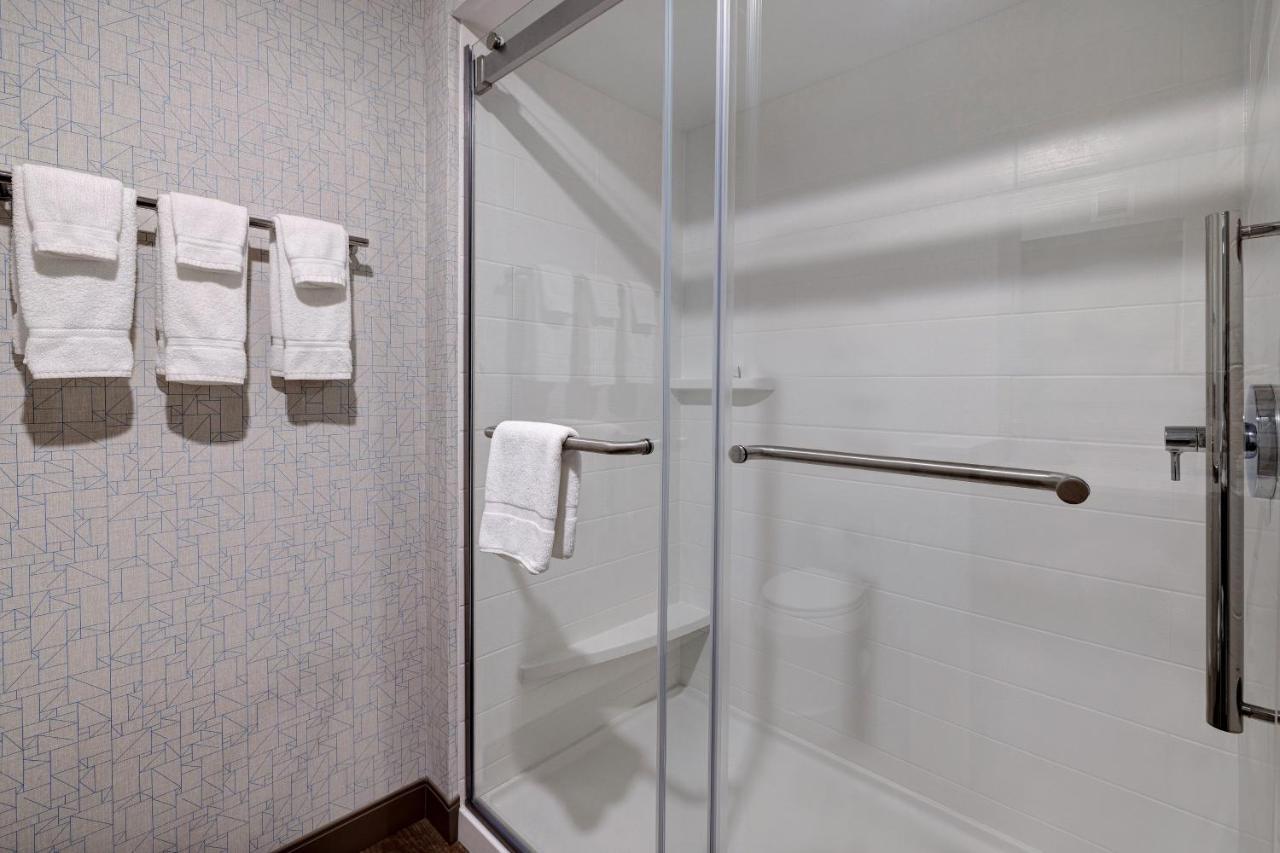 Holiday Inn Express & Suites - Brighton By Ihg Bagian luar foto