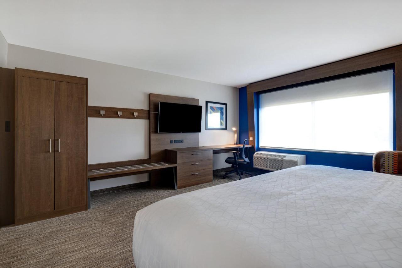 Holiday Inn Express & Suites - Brighton By Ihg Bagian luar foto