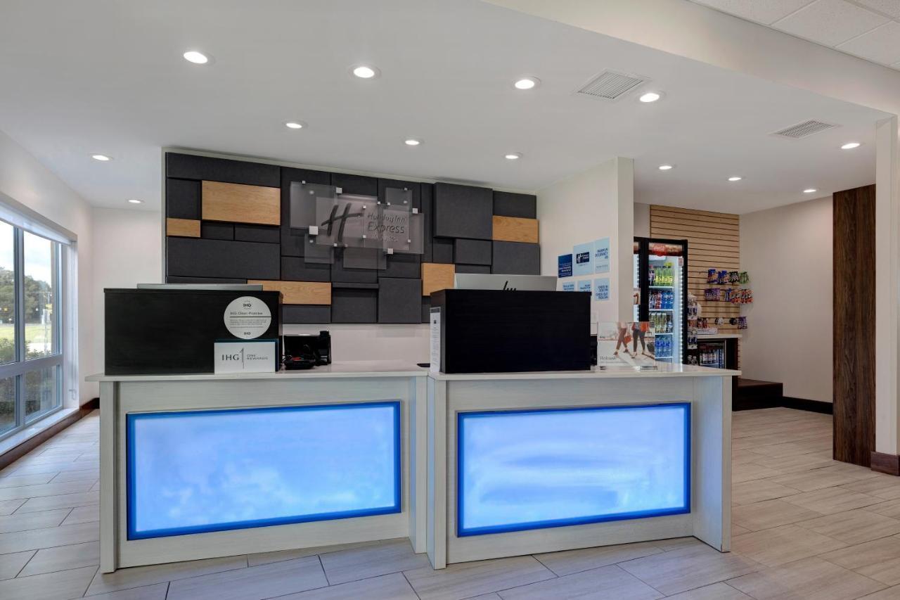 Holiday Inn Express & Suites - Brighton By Ihg Bagian luar foto