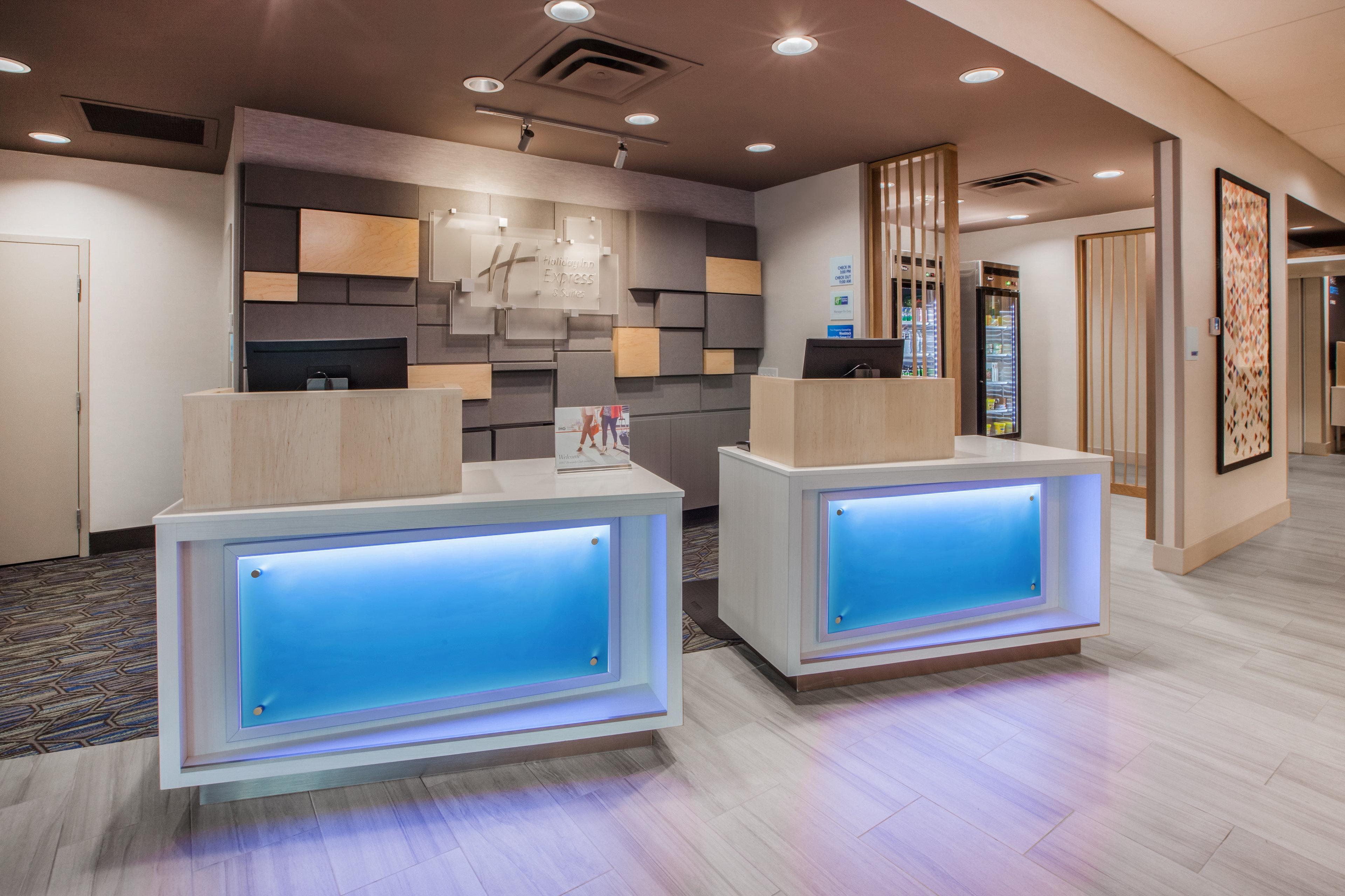 Holiday Inn Express & Suites - Brighton By Ihg Bagian luar foto