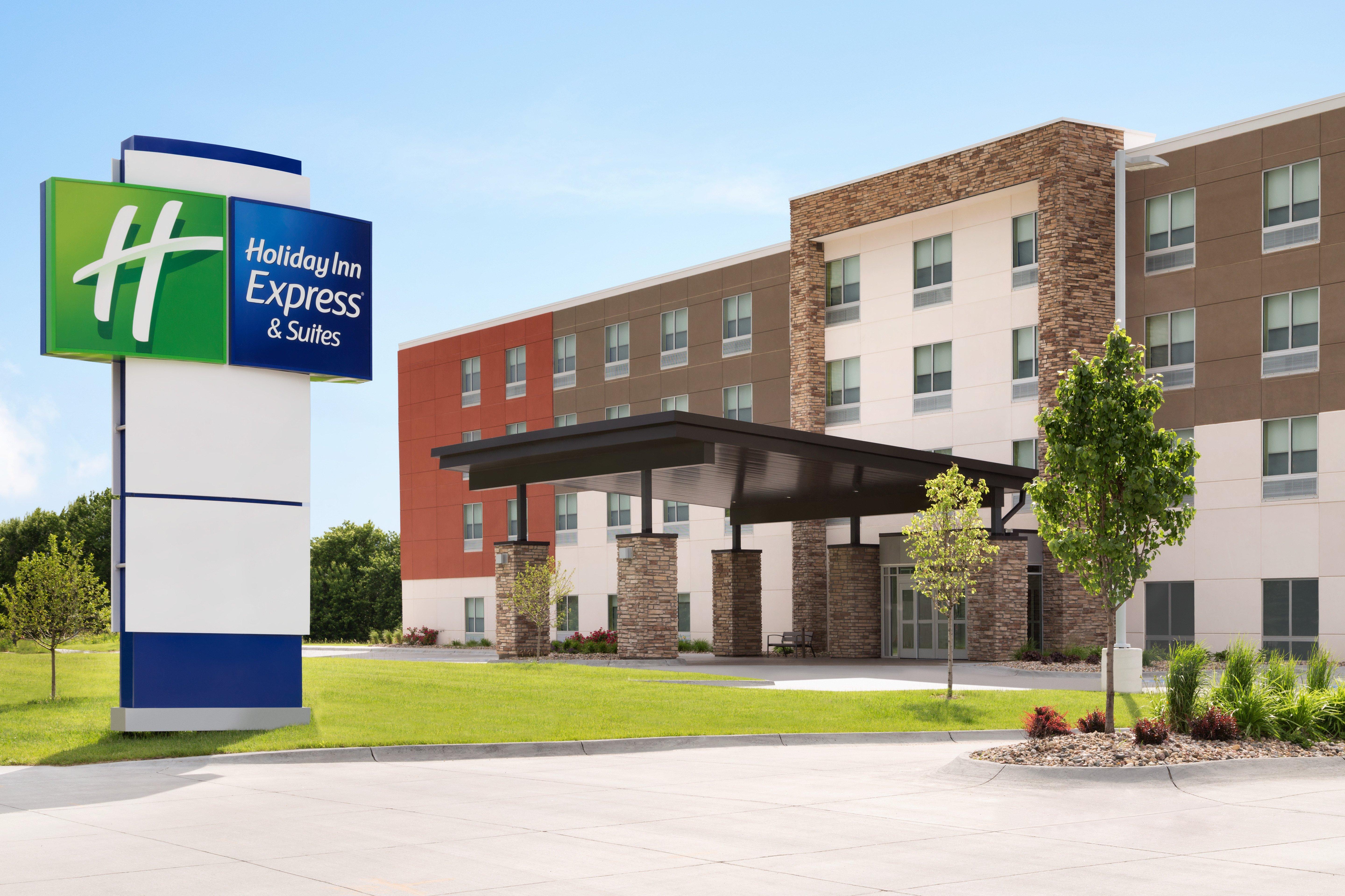 Holiday Inn Express & Suites - Brighton By Ihg Bagian luar foto
