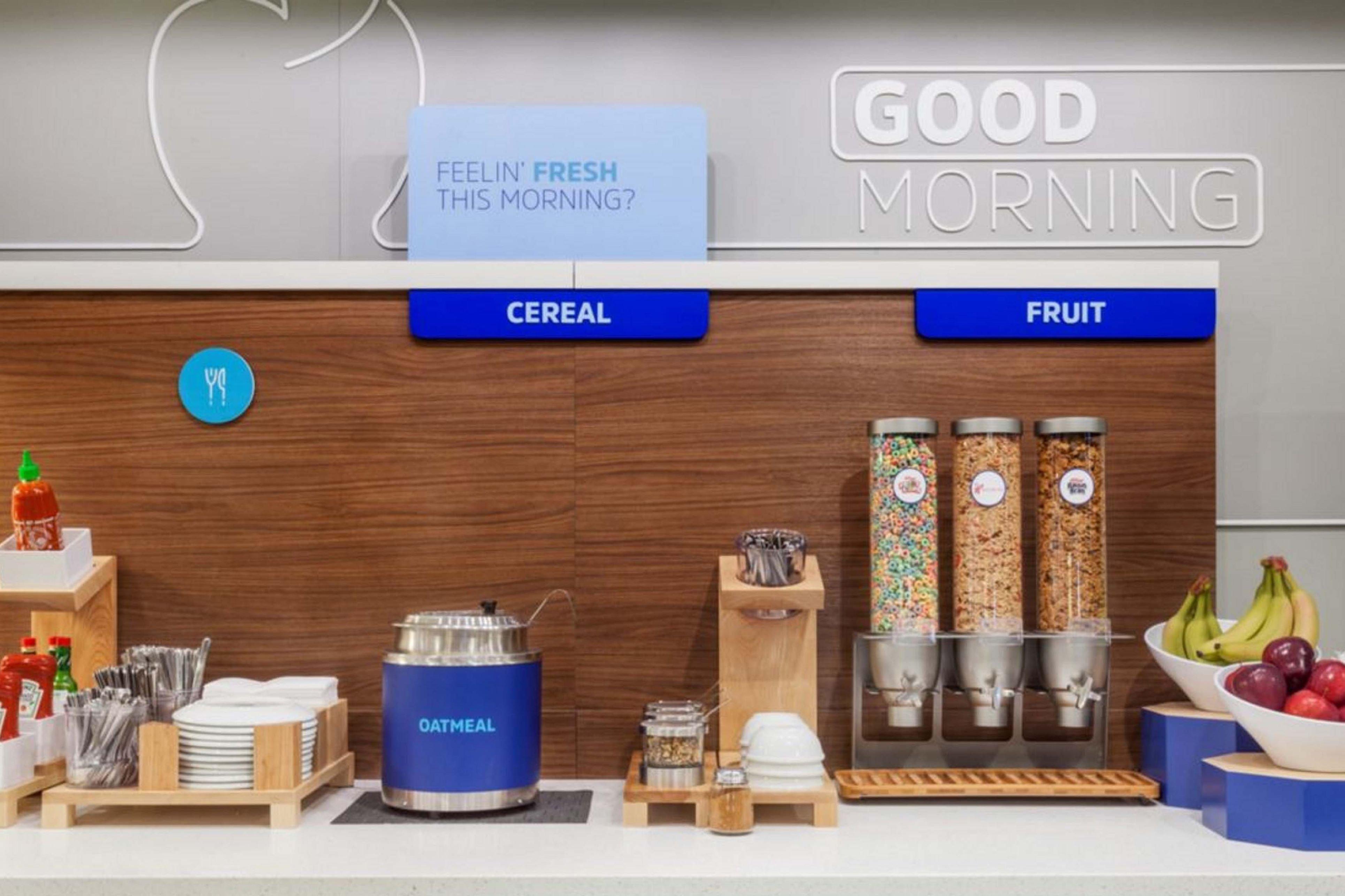 Holiday Inn Express & Suites - Brighton By Ihg Bagian luar foto