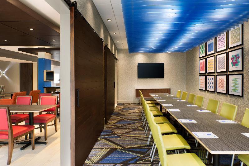 Holiday Inn Express & Suites - Brighton By Ihg Bagian luar foto
